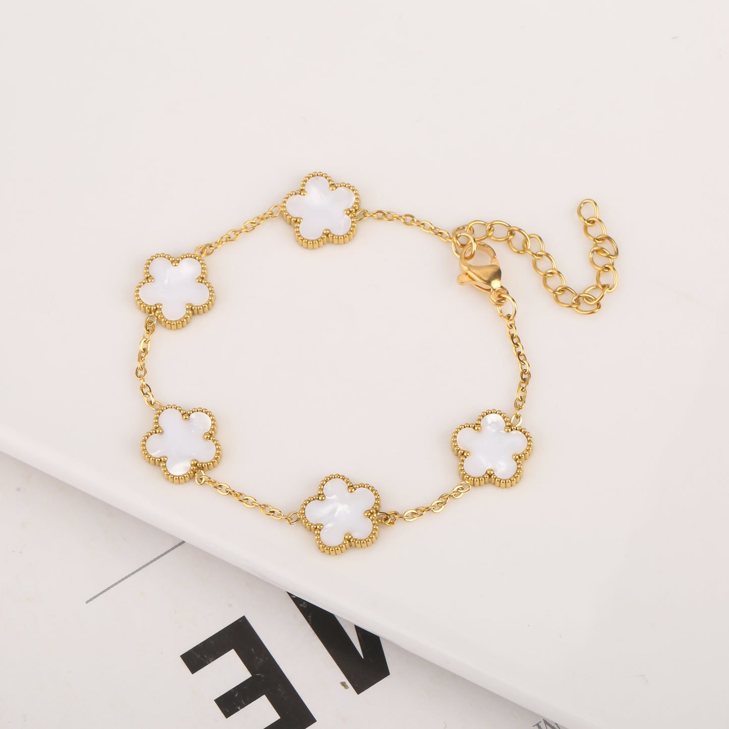 Four-leaf Clover Bracelet - Black/White